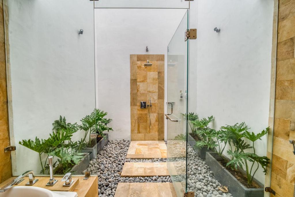 New Private 4BDR Villa - Canggu Center - Near ATLAS & Finns Beach Club