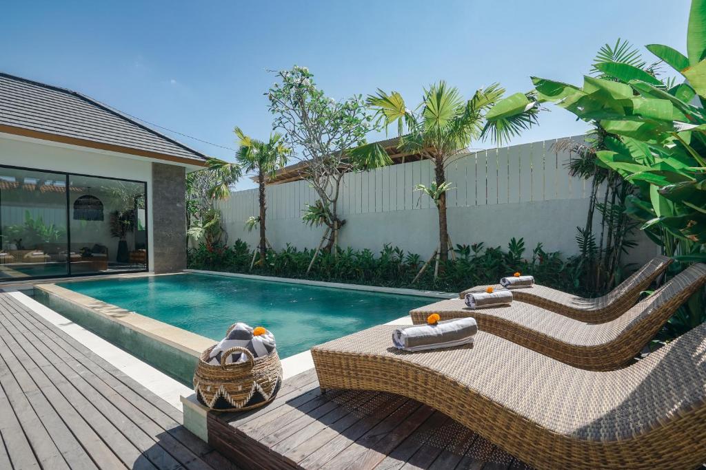 Villa Bunga Lily - Sumptuous 3BR Luxury Private Villa in Canggu