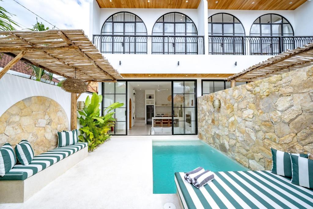 Villa Ratu Canggu - Luxury Villa, Walk to Beaches Villa Ratu Canggu - Luxury Villa, Walk to Beaches