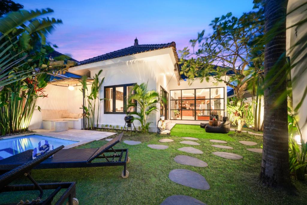 *Villa Sari*Closed Livingroom*Near Beach*Canggu* *Villa Sari*Closed Livingroom*Near Beach*Canggu*