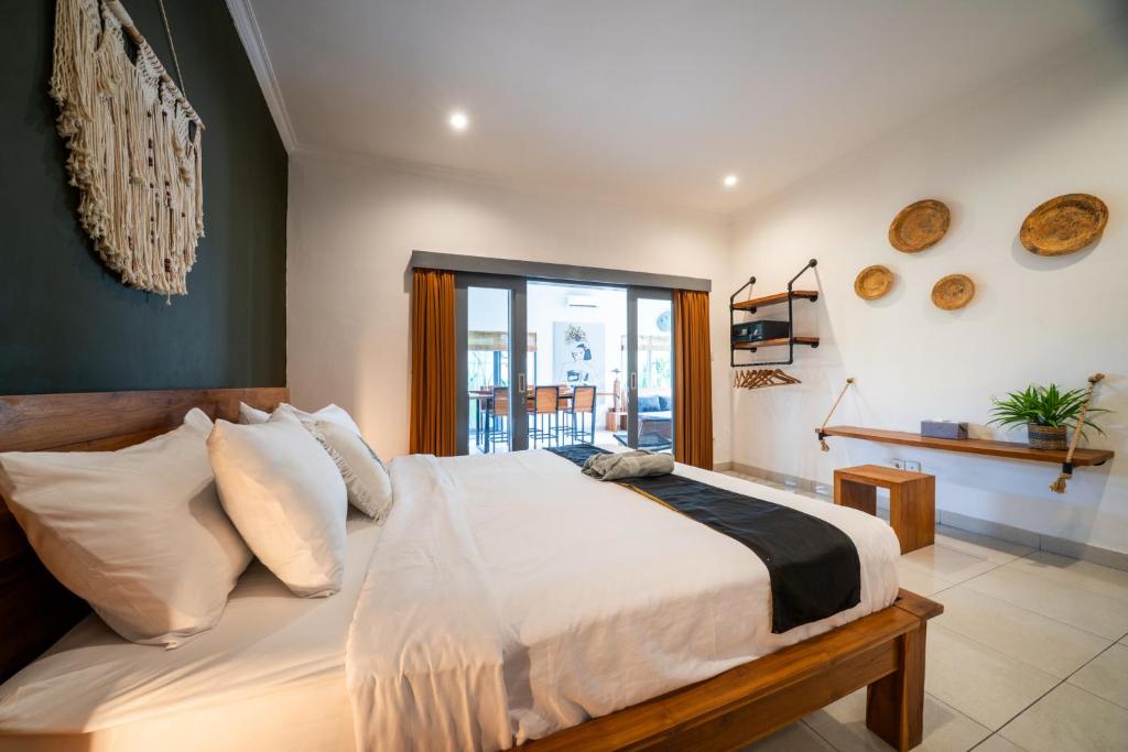 *Villa Sari*Closed Livingroom*Near Beach*Canggu* *Villa Sari*Closed Livingroom*Near Beach*Canggu*