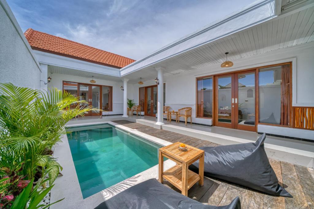 3 Bed Cozy Mediterranean-Style Escape in Berawa 3 Bed Cozy Mediterranean-Style Escape in Berawa