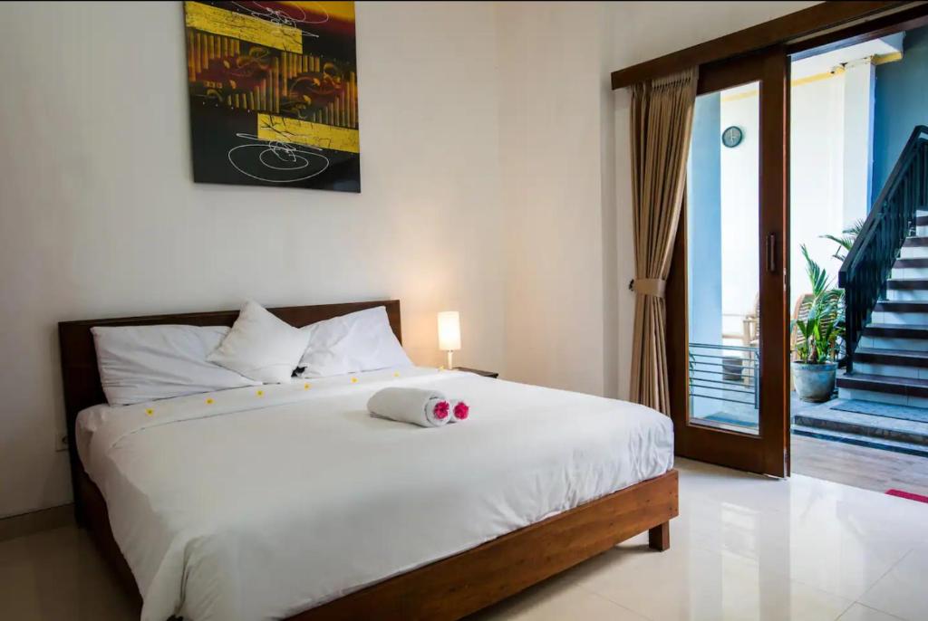 Canggu Ocean House/Purple. By walk to the beach! Canggu Ocean House/Purple. By walk to the beach!