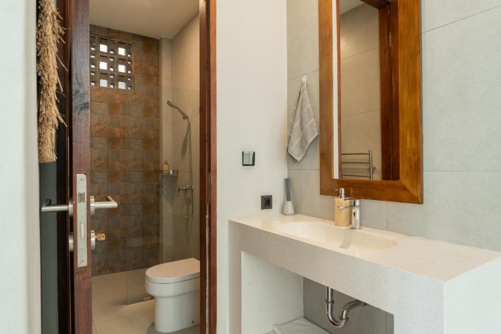 Kammara 2 -Discover Paradise - Stunning New 4-Bedroom Villa with Stunning Views & Oversized Pool! Kammara 2 -Discover Paradise - Stunning New 4-Bedroom Villa with Stunning Views & Oversized Pool!