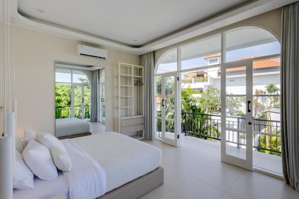 Luxe 3BR - 1 Min from Beach - Central Canggu
