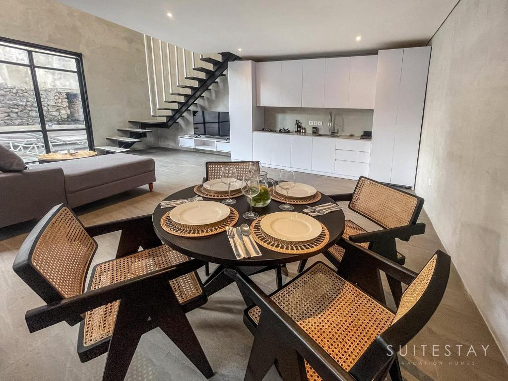 Modern Duplex With Stylish Design Modern Duplex With Stylish Design