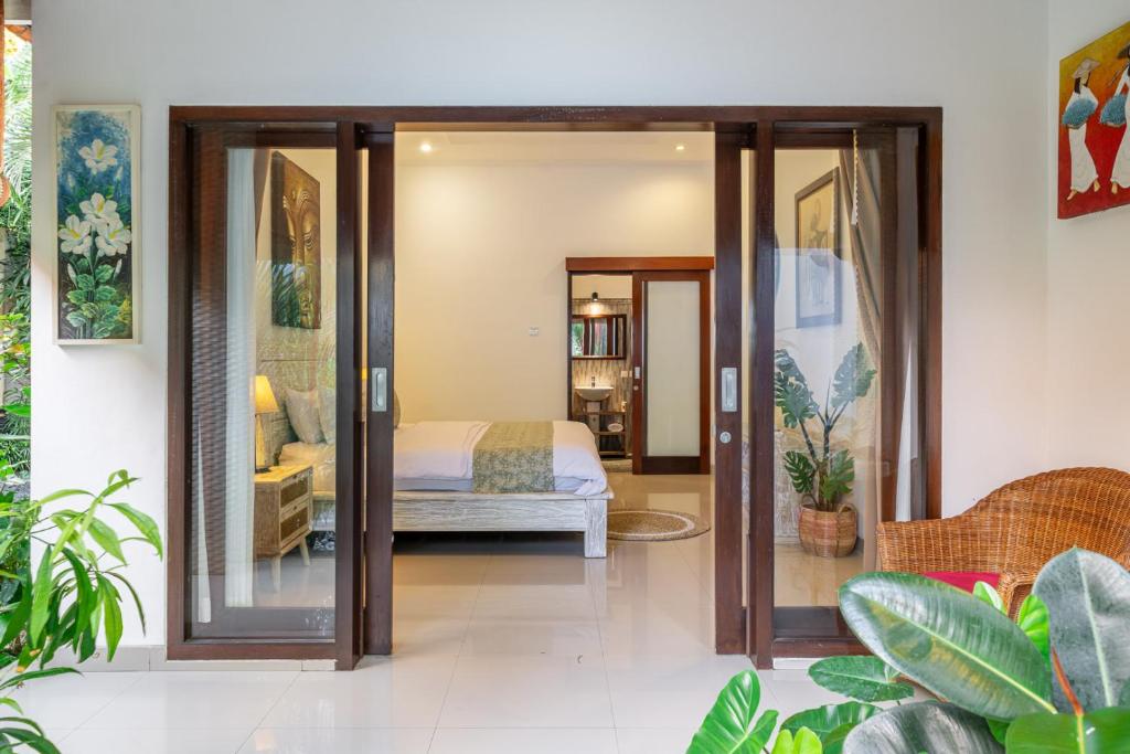 Tranquil Bungalow 10min walk to Beach Berawa