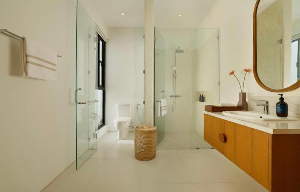 Calm Breeze 4 BR Canggu Heart Villa CYN