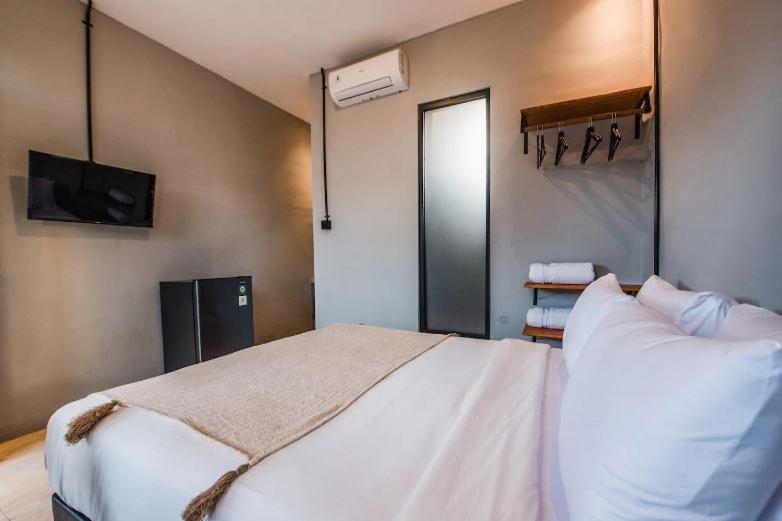 Canggu Apartments: Studio + Kitchen/ Batu Bolong A5 Canggu Apartments: Studio + Kitchen/ Batu Bolong A5