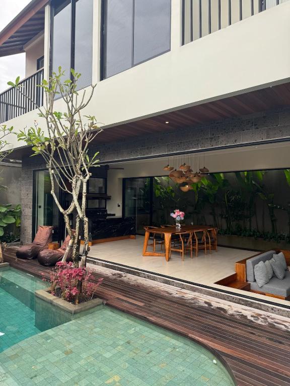 Cozy Luxe 3BR Villa in The Heart of Batu Bolong, Canggu Cozy Luxe 3BR Villa in The Heart of Batu Bolong, Canggu