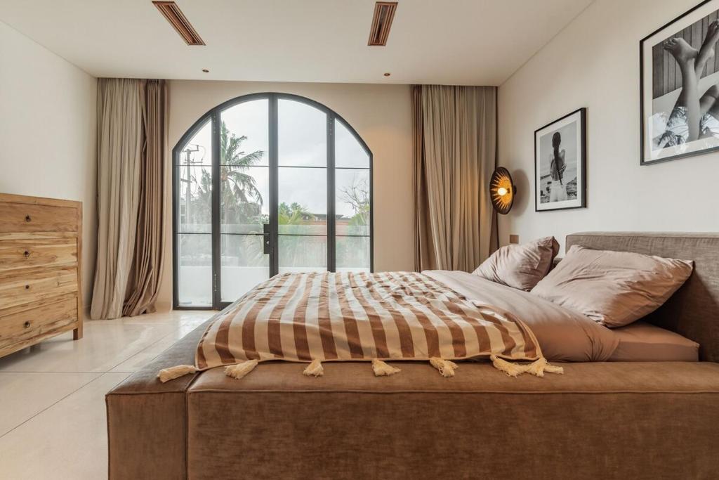 Elegant 4BR Villa downtown Berawa Canggu Elegant 4BR Villa downtown Berawa Canggu