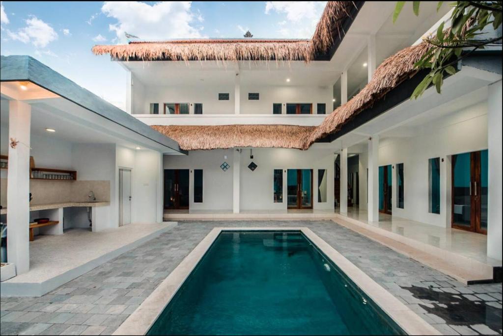 Greek House: Room w/Desk + Shared Pool&Kitchen /4