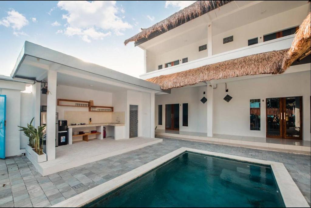 Greek House: Room w/Desk + Shared Pool&Kitchen /4