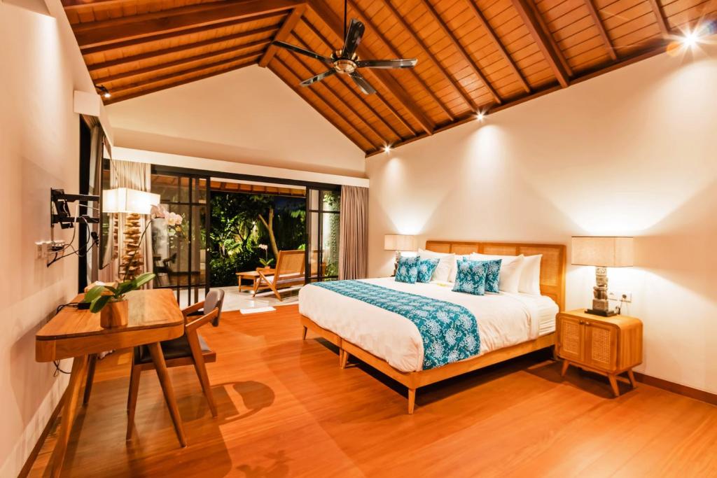 Heritage Villa, Ultimate 6 bed, 20 meter pool 700 metre from beach