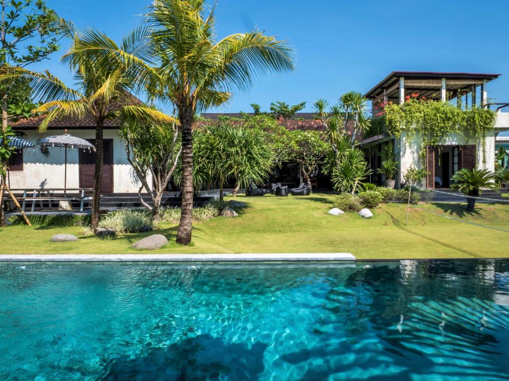 Holiday beautiful Villa 4 Bedroom Garden View Canggu Holiday beautiful Villa 4 Bedroom Garden View Canggu