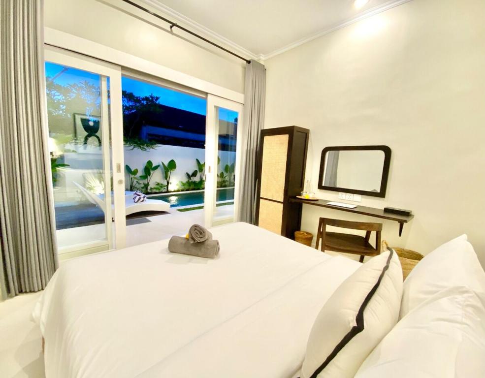 Kiana - Chic2BrEscape, Rooftop, View, Pool, NrBeachCafe, Canggu Kiana - Chic2BrEscape, Rooftop, View, Pool, NrBeachCafe, Canggu
