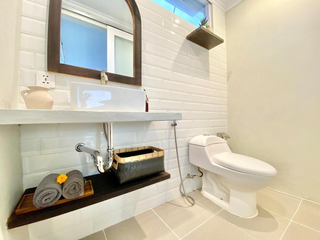 Kiana - Chic2BrEscape, Rooftop, View, Pool, NrBeachCafe, Canggu Kiana - Chic2BrEscape, Rooftop, View, Pool, NrBeachCafe, Canggu