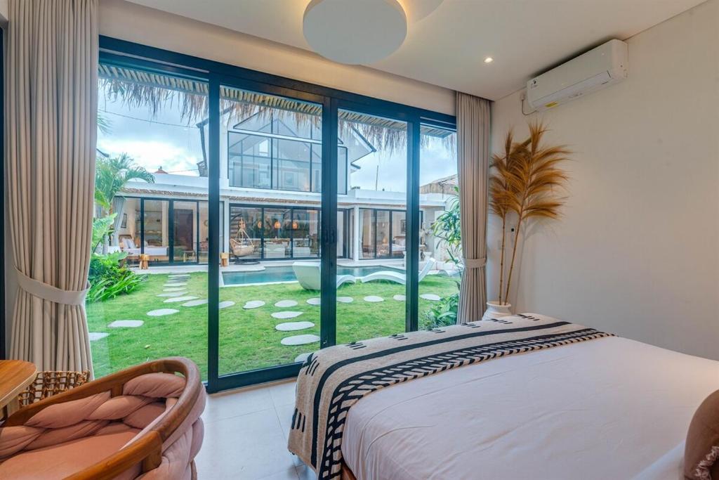Loft style 4-BR Villa with pool in Canggu Loft style 4-BR Villa with pool in Canggu