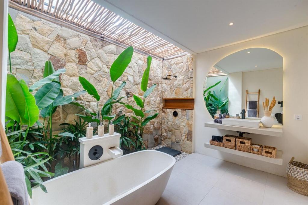 Loft style 4-BR Villa with pool in Canggu Loft style 4-BR Villa with pool in Canggu
