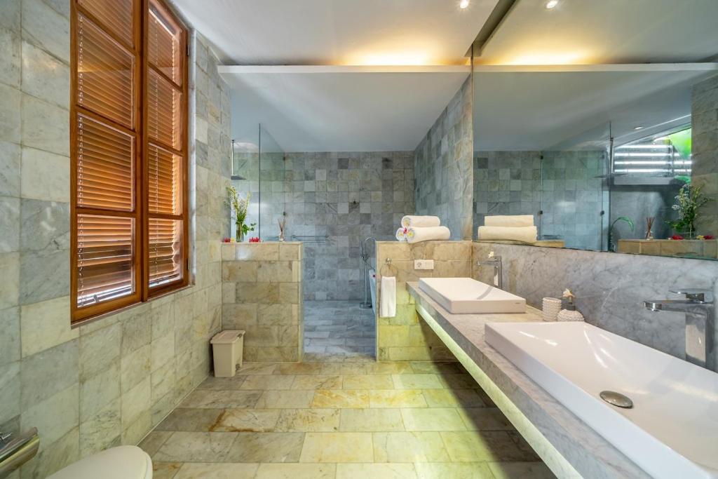 Lux Ayuni Big Modern 2BR Designer Villa Berawa