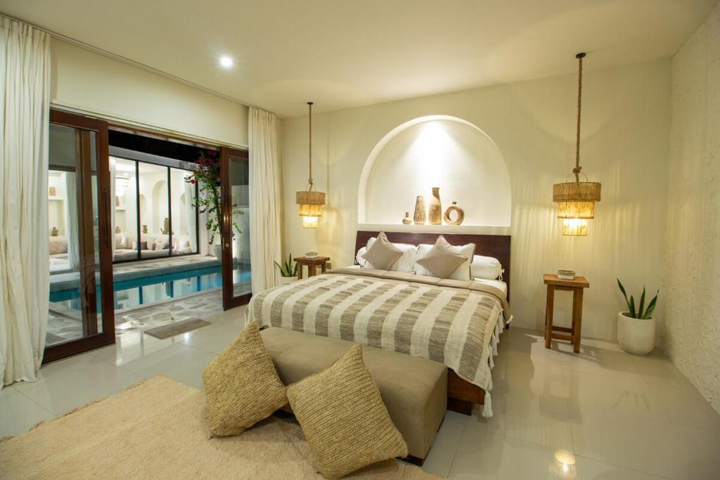Mediterranean Oasis Villa - Romantic Pool & Sunsets
