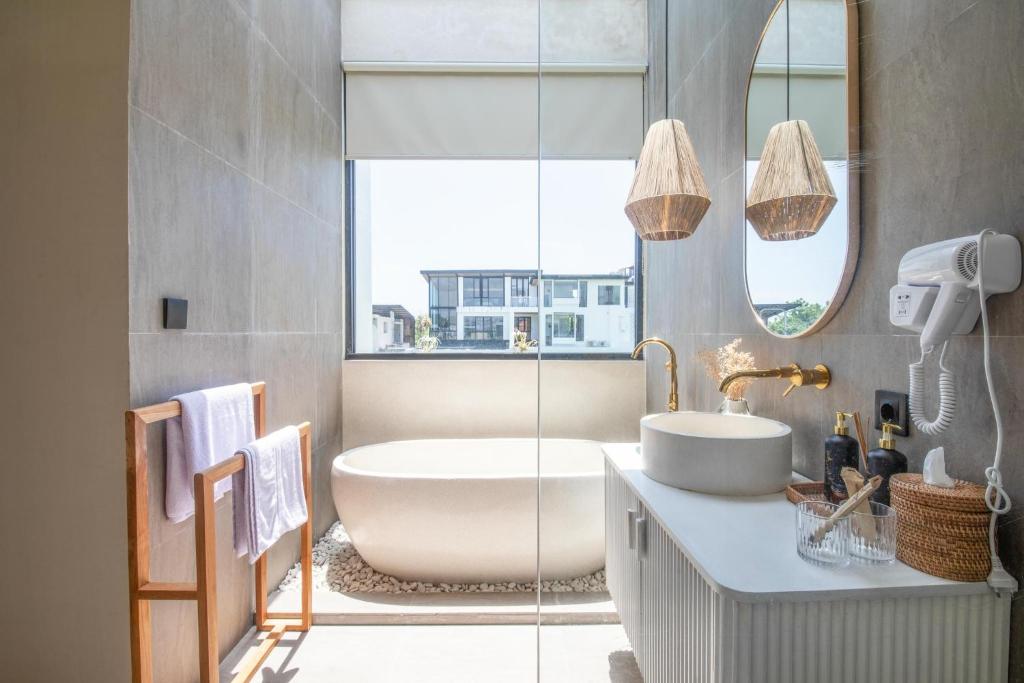 Modern 2BR Villas 5-Min Walk to Canggu Beach Modern 2BR Villas 5-Min Walk to Canggu Beach
