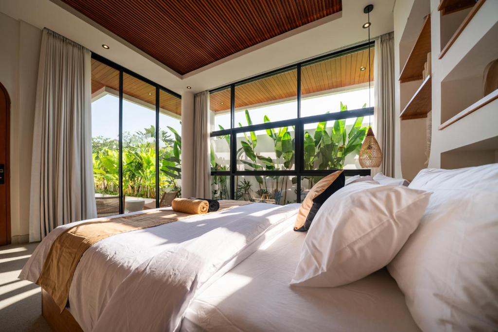 New Luxury 3BR Villa walk to Atlas, Finns & Berawa beach New Luxury 3BR Villa walk to Atlas, Finns & Berawa beach