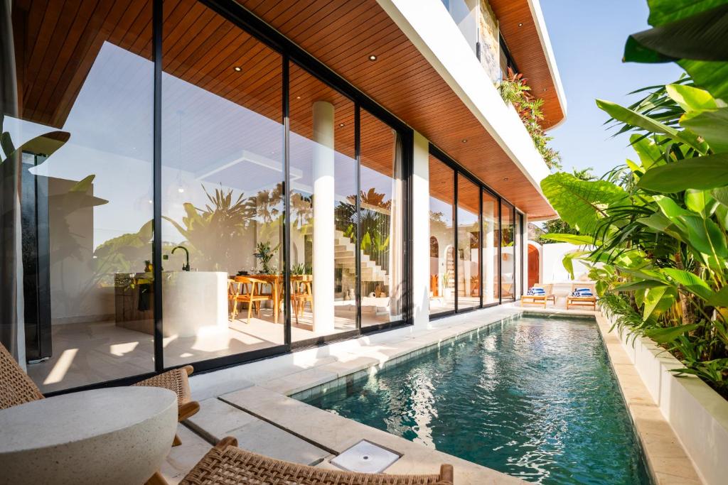 New Luxury 3BR Villa walk to Atlas, Finns & Berawa beach New Luxury 3BR Villa walk to Atlas, Finns & Berawa beach