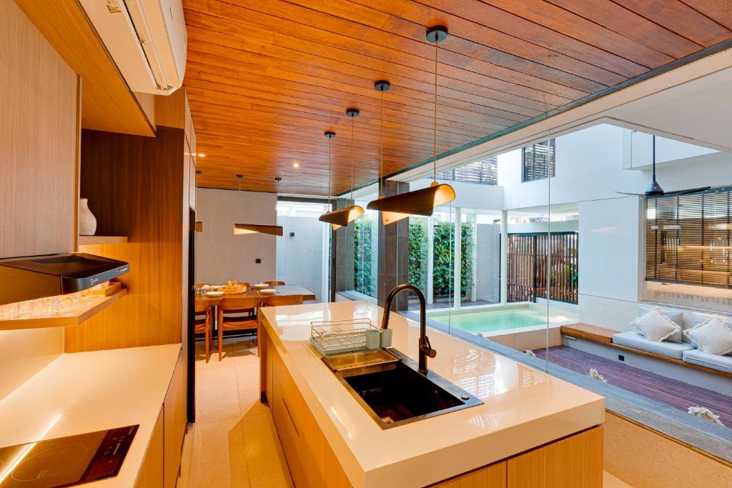 NEW! Luxury Modern 3BR Villa Kesatu in Canggu NEW! Luxury Modern 3BR Villa Kesatu in Canggu