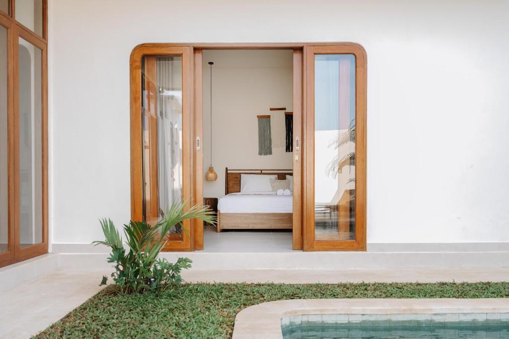 Orana Mare - Refined Retreat 3BR Near Canggu w PrivatePool