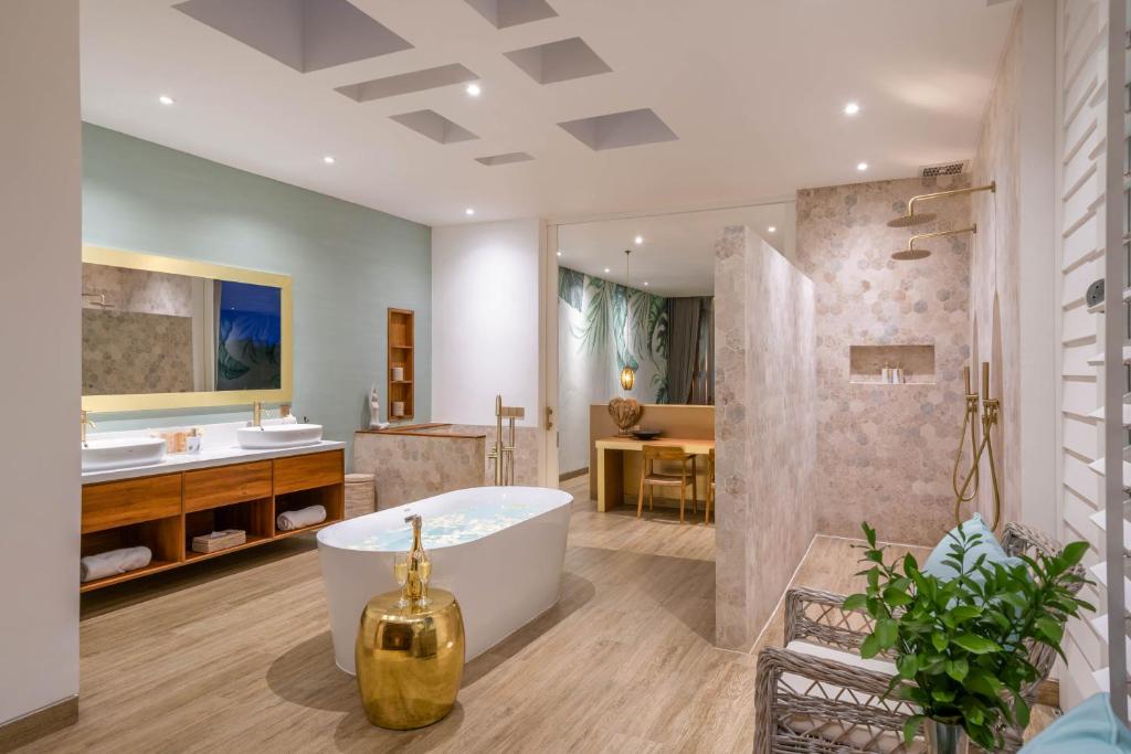 Vida & Vola : Majestic Coastal Retreat 40 Guests incl in Price Vida & Vola : Majestic Coastal Retreat 40 Guests incl in Price