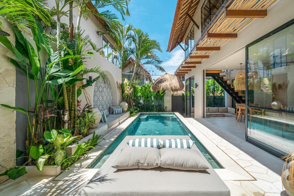 Yuko, Tropical Bliss 2BR Villa, Short Stroll to Beach Yuko, Tropical Bliss 2BR Villa, Short Stroll to Beach